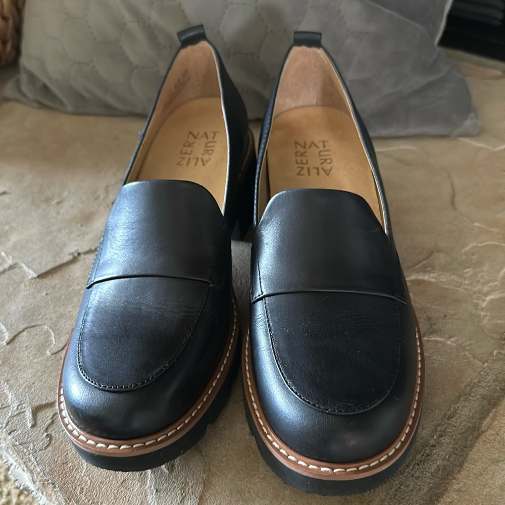 Naturalizer Black Leather Loafers with Brown Trim